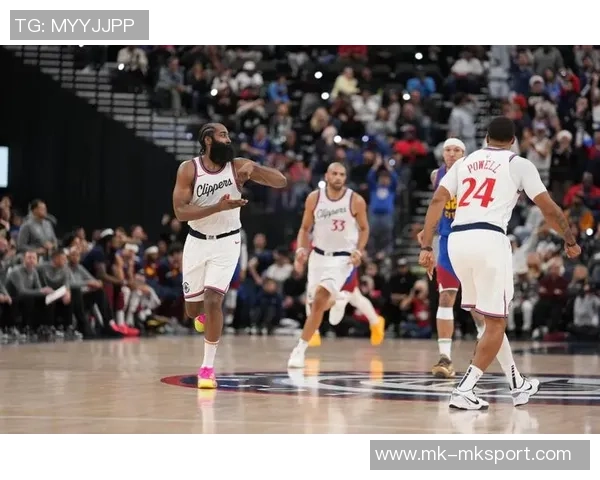 快船发布海报庆祝胜利哈登精彩投篮瞬间成焦点