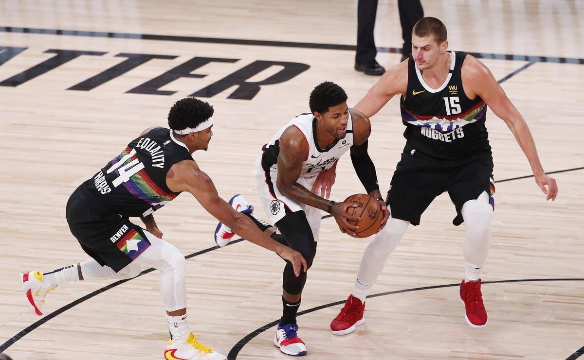 NBA季后赛胜负难料，球迷心情一波三折