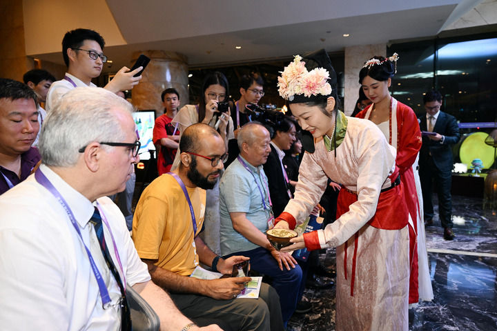 亚洲盛会！球队苦战赛场奏凯歌