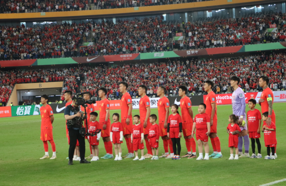 球员状态神勇备战亚洲杯，全力以赴